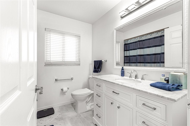 bathroom featuring vanity, toilet, a shower with shower curtain, and a textured ceiling