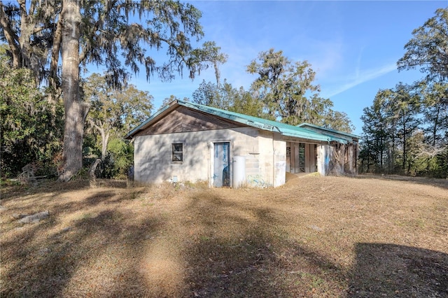 view of outbuilding