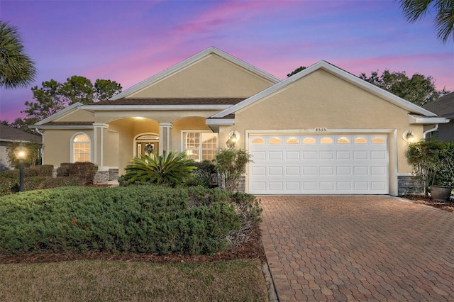 view of front facade featuring a garage