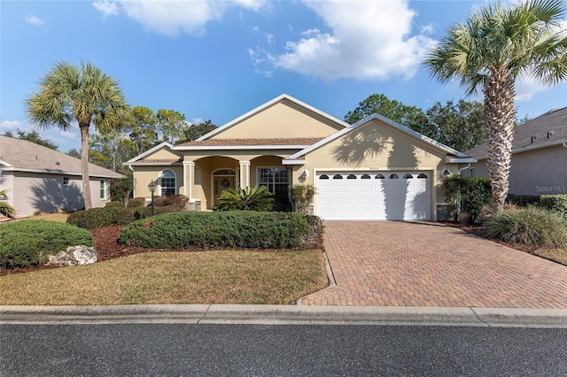 view of front facade featuring a garage and a front yard