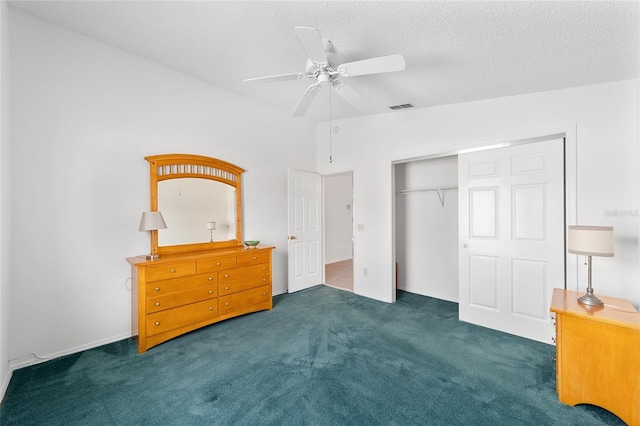 carpeted bedroom featuring ceiling fan, a closet, and a textured ceiling