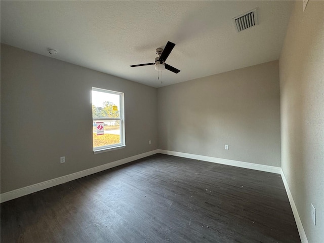 unfurnished room featuring dark wood-type flooring, a textured ceiling, and ceiling fan