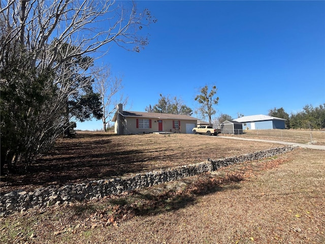 ranch-style house featuring a front lawn