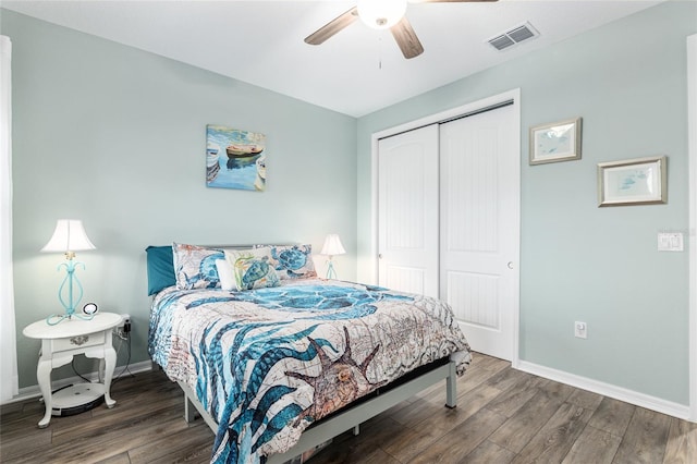 bedroom with hardwood / wood-style flooring, ceiling fan, and a closet