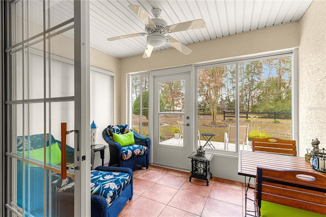 sunroom featuring ceiling fan