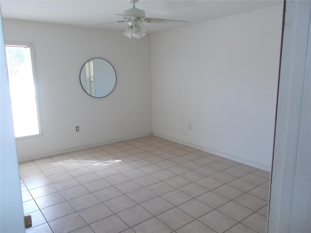 empty room featuring a healthy amount of sunlight and ceiling fan