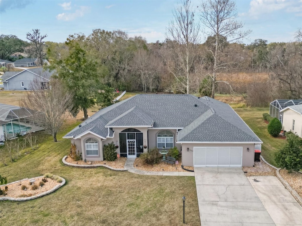 view of front of house featuring a garage and a front yard