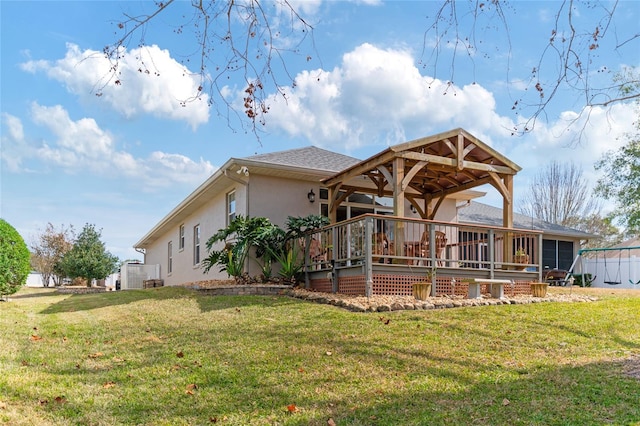 view of front of home featuring a wooden deck and a front yard