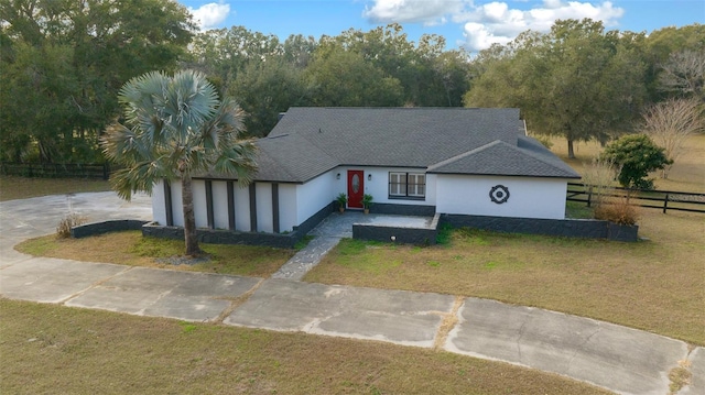 view of front of house with a front yard