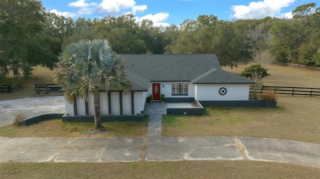 view of front of house with a front lawn