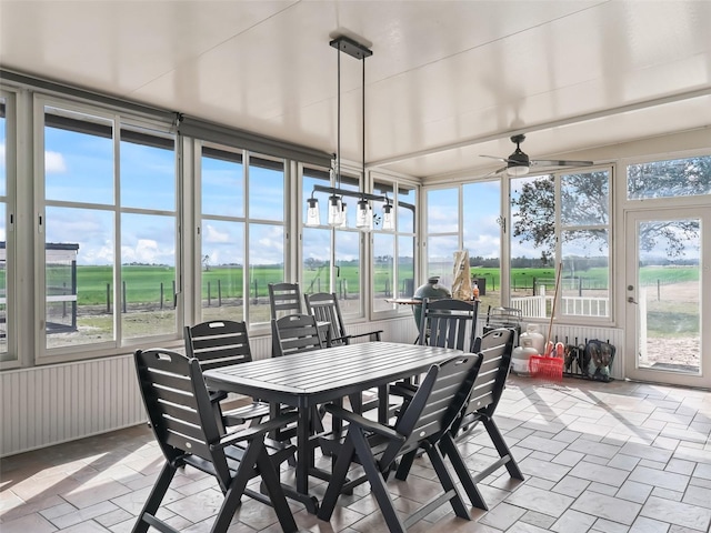 sunroom with ceiling fan