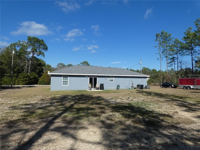 rear view of house featuring a lawn