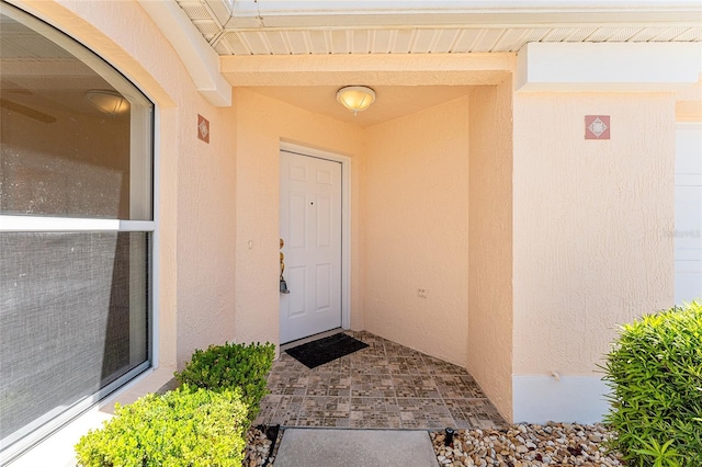 view of exterior entry featuring stucco siding