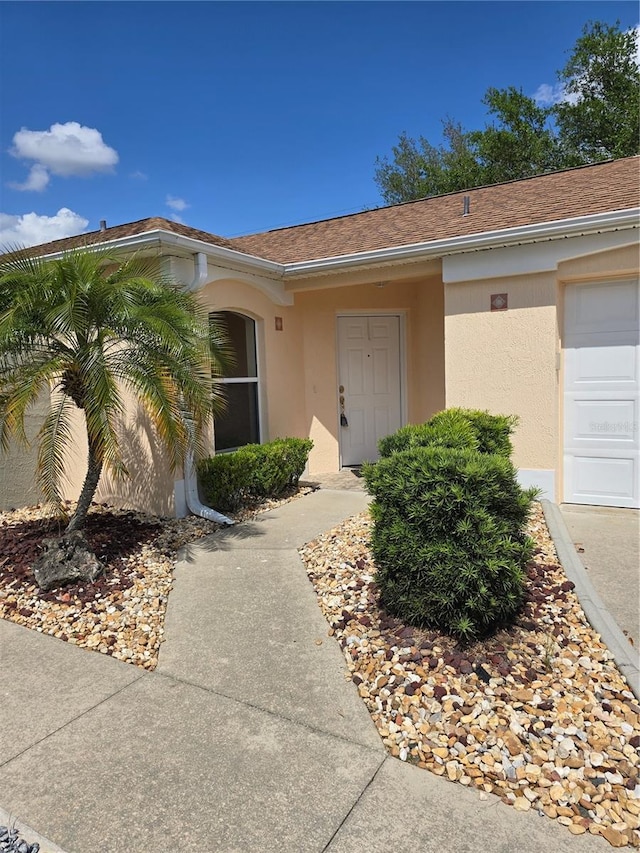 view of exterior entry with stucco siding