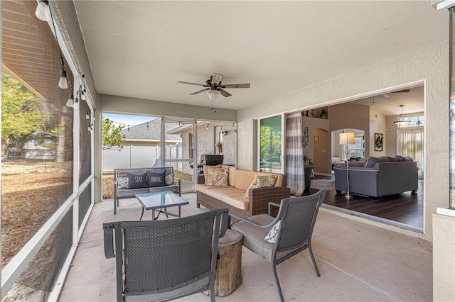 sunroom with ceiling fan