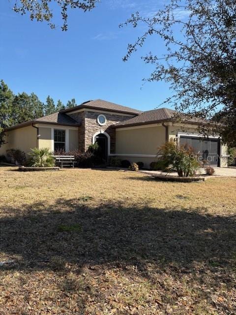 view of front of home featuring a jacuzzi and a front yard