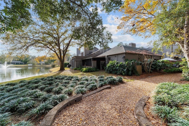 view of yard featuring a water view