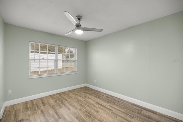 empty room featuring light wood-type flooring, ceiling fan, and baseboards