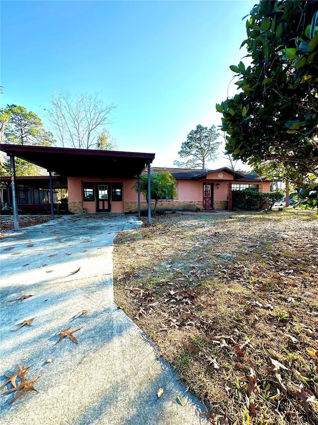 view of front facade with a carport