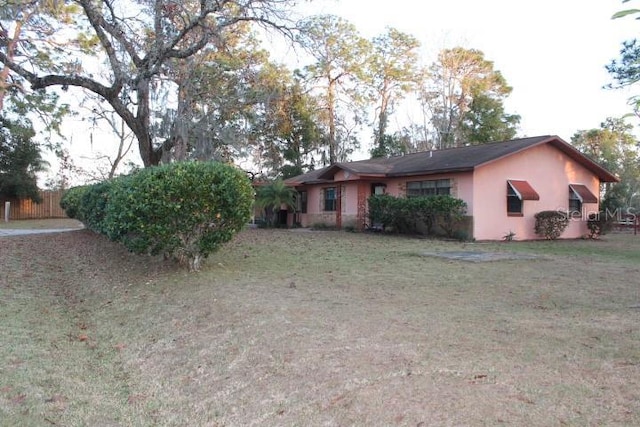 ranch-style house featuring a front lawn