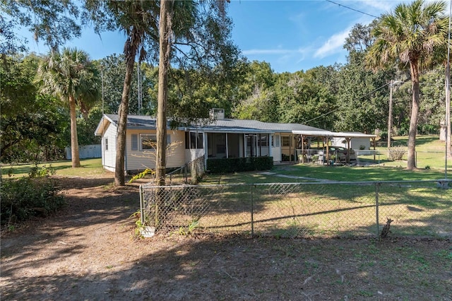 view of front of home featuring a front lawn