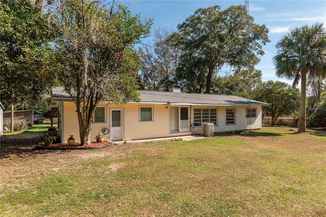 view of front facade with cooling unit and a front yard