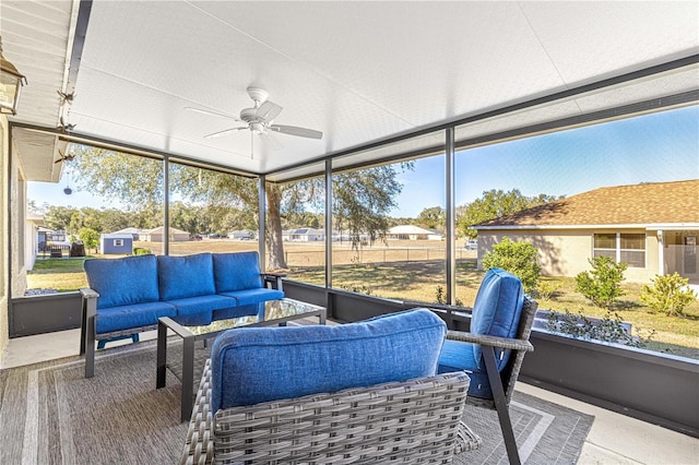 sunroom with ceiling fan