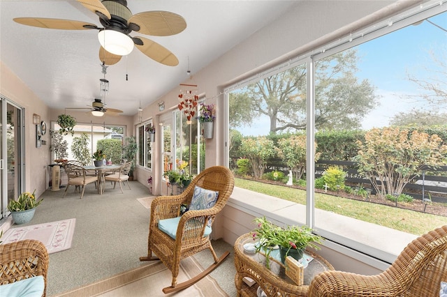 sunroom with ceiling fan