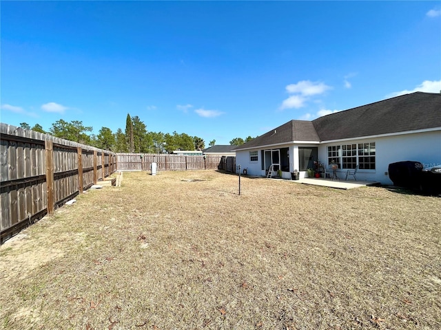 view of yard featuring a patio area