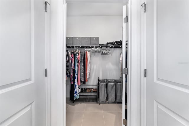 walk in closet featuring light tile patterned flooring