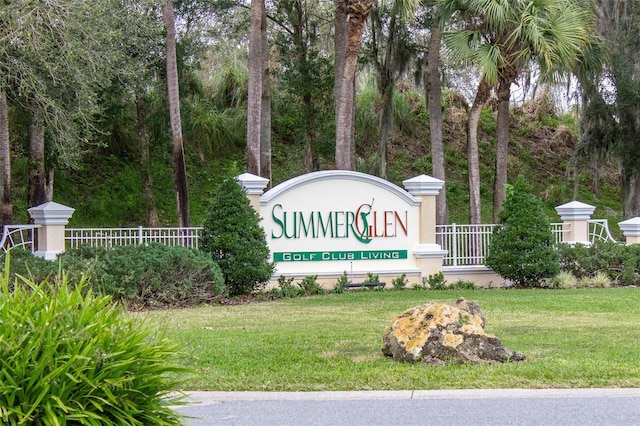 community sign with a lawn