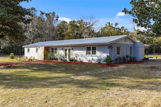 ranch-style house featuring a front lawn