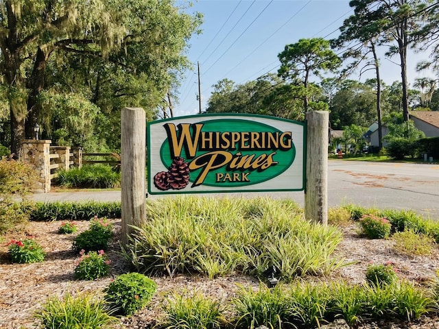 view of community / neighborhood sign