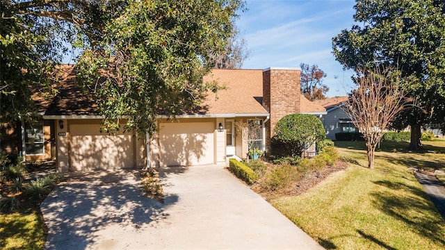 view of front of house featuring a garage and a front yard