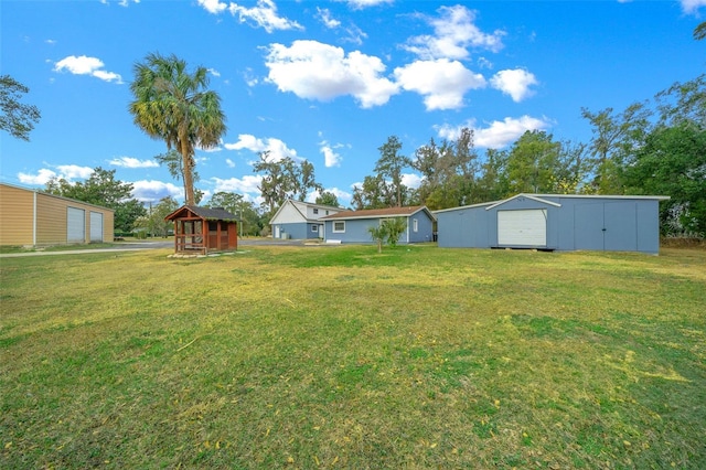 view of yard with a storage unit