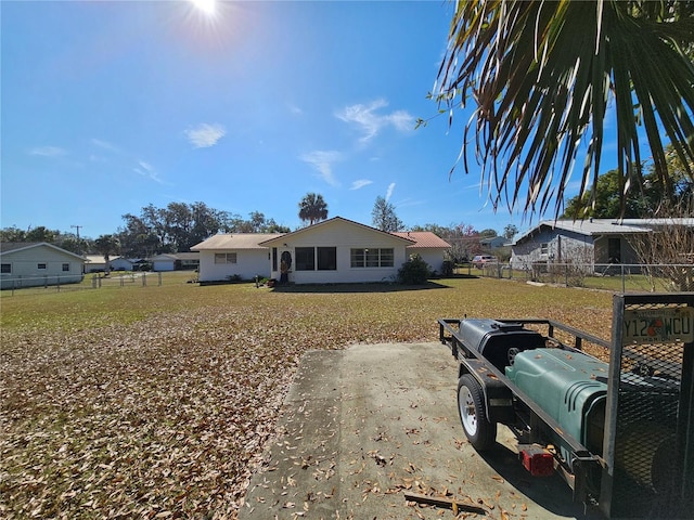 view of front facade with a front lawn