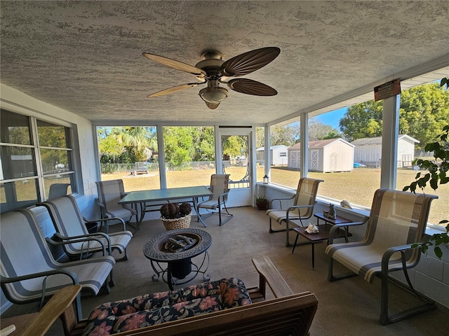 sunroom with ceiling fan