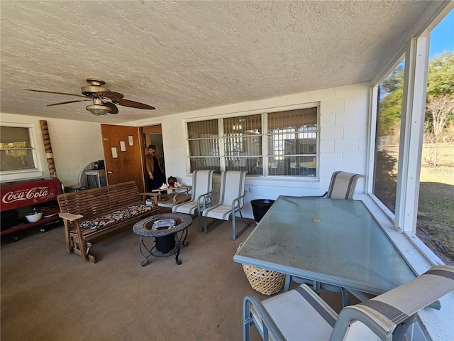 sunroom / solarium with ceiling fan