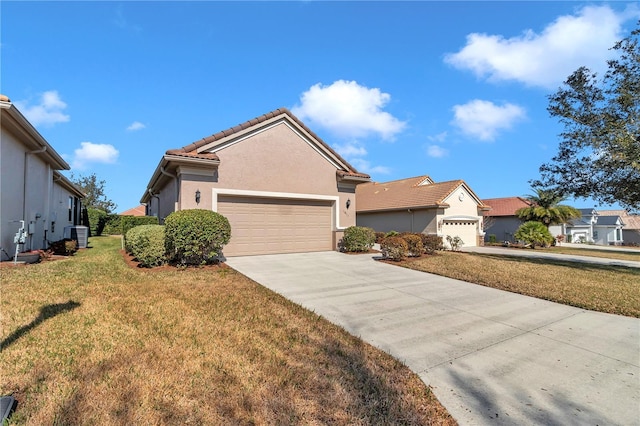 view of front of property featuring cooling unit and a front yard