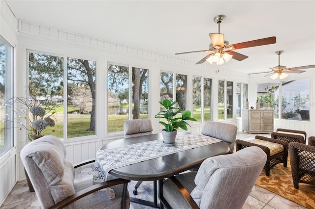 sunroom with ceiling fan