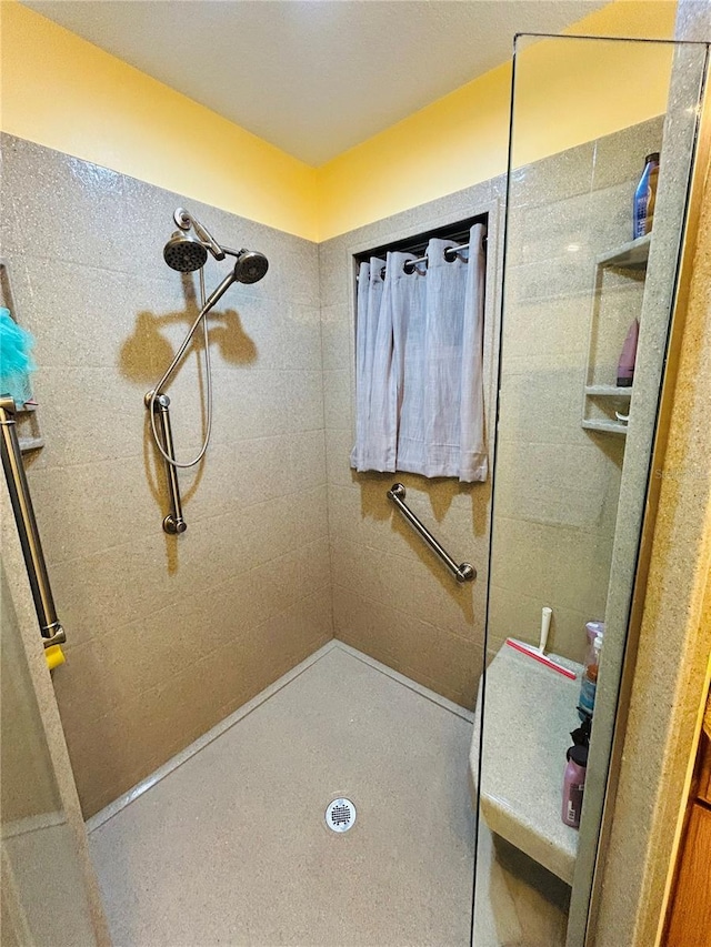 full bath featuring tiled shower