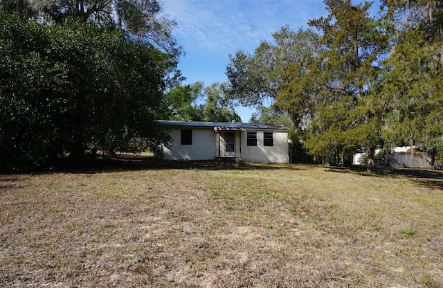 ranch-style house with a front yard