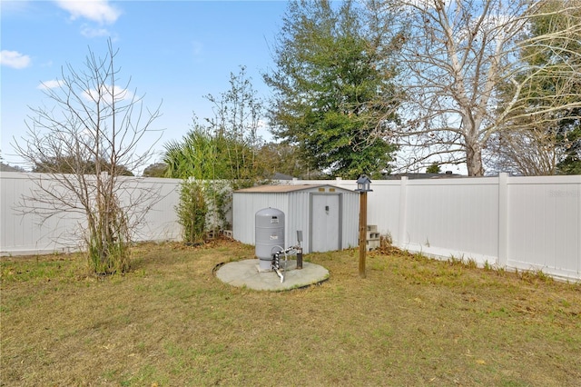 view of yard with a storage shed