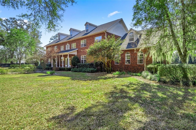 view of front facade with a front yard