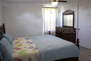 bedroom with ceiling fan