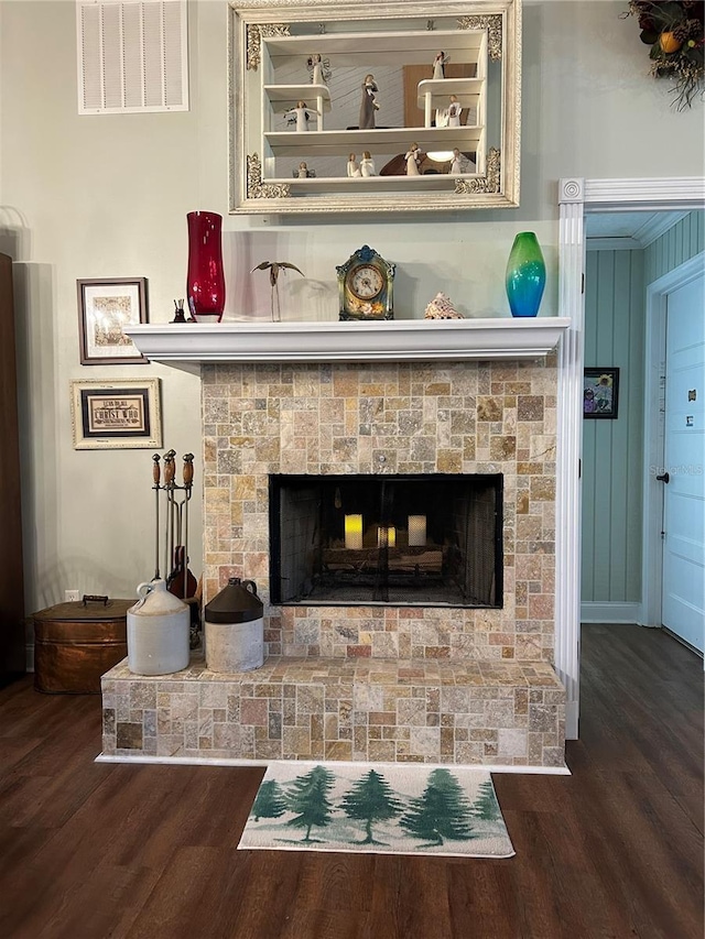 interior details featuring hardwood / wood-style flooring