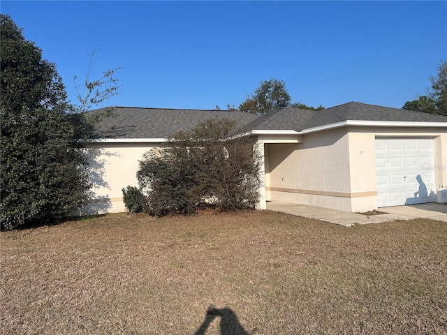 view of front of house featuring a garage and a front yard