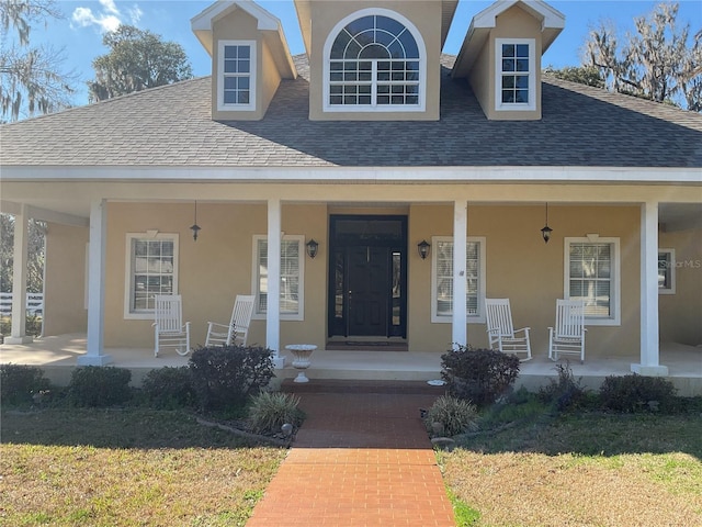 view of front of home featuring a front yard and covered porch