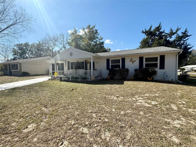 ranch-style home featuring a front yard and covered porch