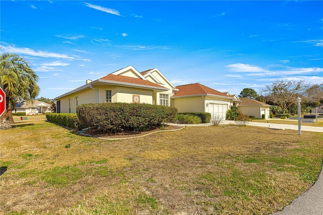 ranch-style house featuring a front yard